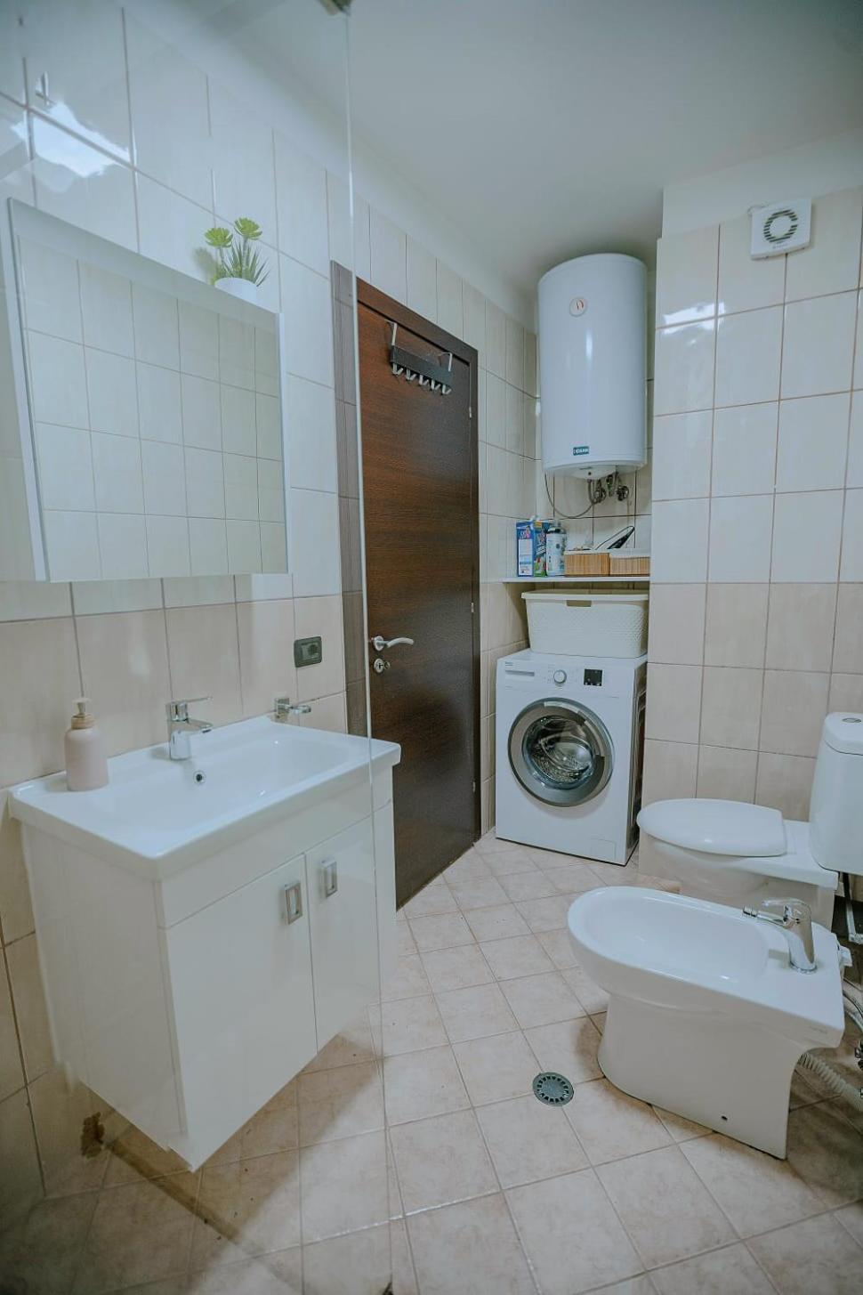 Nevila'S Apartment ティラナ エクステリア 写真